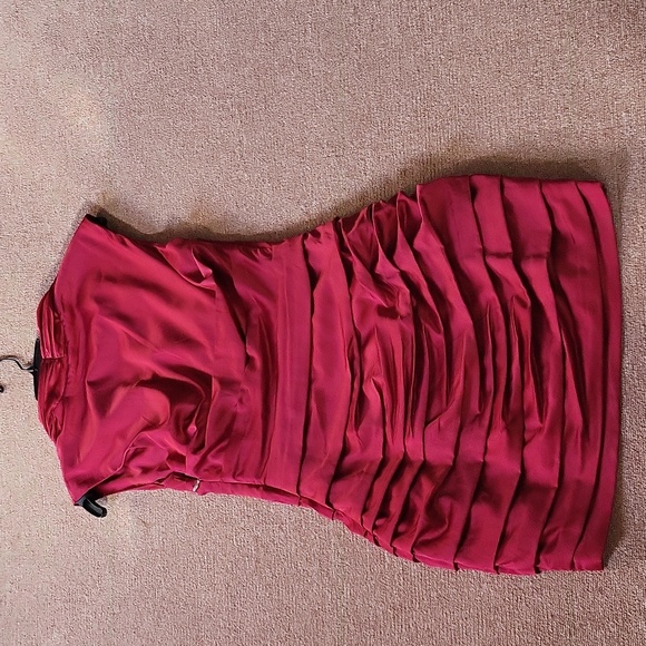 Red dress - Picture 2 of 3